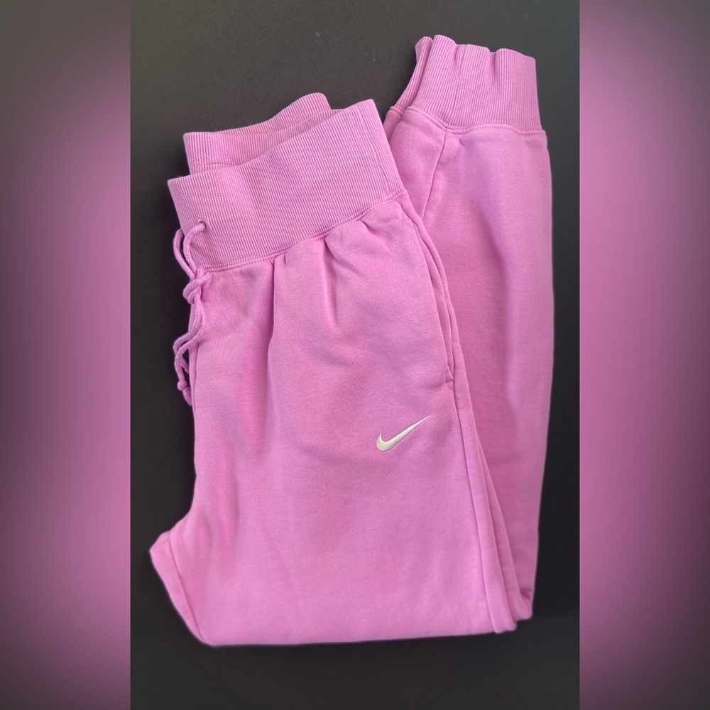 Nike ~ Joggers ~ Sz Small Fits up to Med ~ See Listing for Measurements
